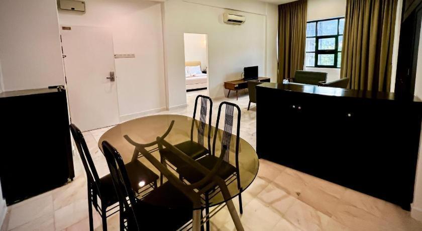 Stallions Suite Penang Jelutong Kültér fotó