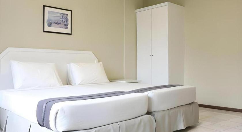 Stallions Suite Penang Jelutong Kültér fotó